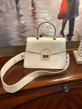 GORGEOUS WHITE PURSE 👜